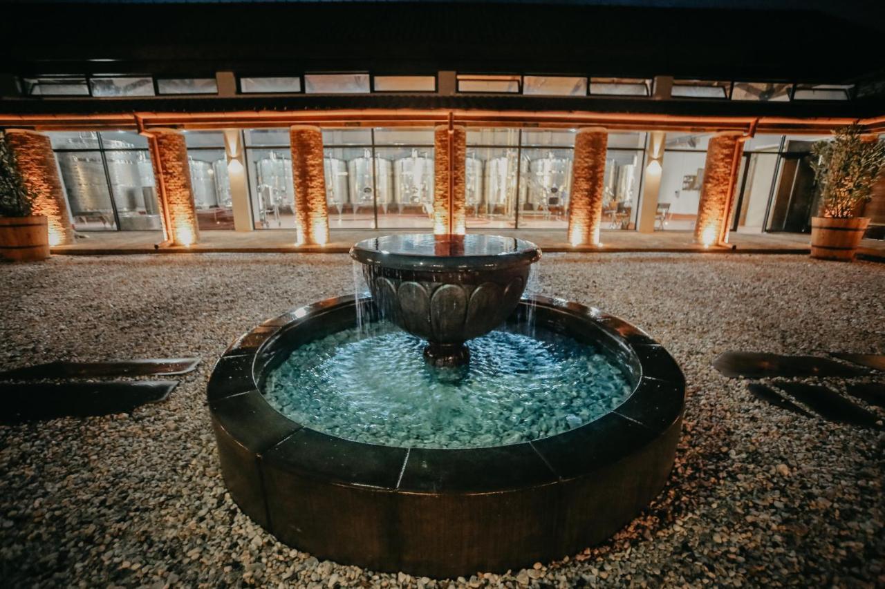 Chateau Mosmieri Hotel & Winery テラヴィ エクステリア 写真